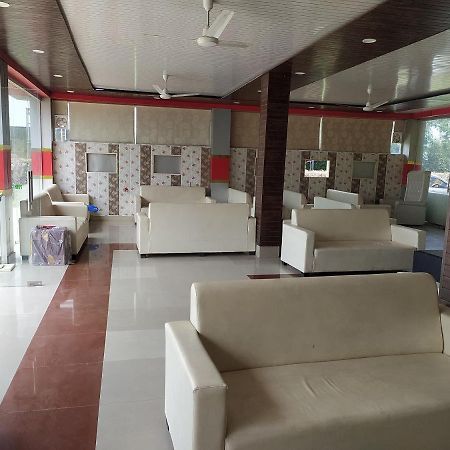 Oyo 82476 Royal Garden Ghaziabad Exterior foto
